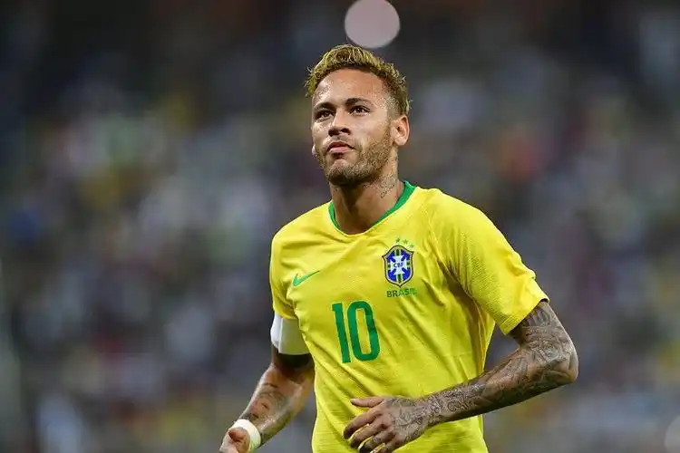 42名获释巴勒斯坦人乘车离开约旦河西岸.